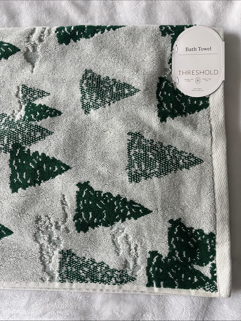 NWT. Threshold Bath Towel with Tree Pattern
